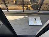 RJRプレシア蒲田 大型窓から日光が差し込む明るいバルコニー空間