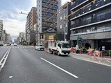 ザ・パークハビオ本所吾妻橋 外観と前面道路。