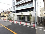 プレディアコート板橋 前面道路から外観。