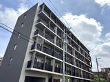 ロイジェント西新井 モダンなバルコニーが特徴的な建物の外観