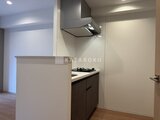 ロイジェント西新井 対面キッチンとリビングがつながる開放的な空間