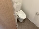ロイジェント西新井 温水洗浄便座付きのコンパクトなトイレ空間