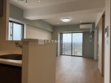 ロイジェント西新井 リビングダイニングからバルコニーへと繋がる開放的な居住空間