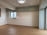 ロイジェント西新井 窓から光が入る開放的なリビングダイニング空間