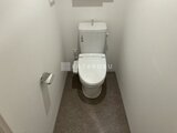ロイジェント西新井 温水洗浄便座付きの清潔感のあるトイレ室内