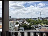 ロイジェント西新井 バルコニーから見た開放的な街並みと緑地の風景