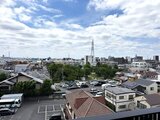 ロイジェント西新井 高層階から見た開放的な街並みと青空