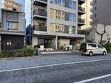 アーバンブリーズ恵比寿 外観と前面道路写真。