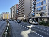 アーバンブリーズ恵比寿 外観と前面道路写真。