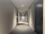 クレアティフ三軒茶屋 間接照明で落ち着いた印象の共用廊下