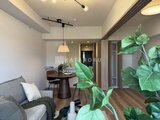 クレアティフ三軒茶屋 観葉植物を配置したモダンなリビングダイニング空間
