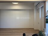 クレアティフ三軒茶屋 明るい照明が届く、ゆとりのあるリビングダイニング空間