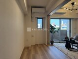 クレアティフ三軒茶屋 廊下から見たリビングダイニングへの開放的なアクセス空間