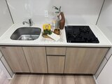 クレアティフ三軒茶屋 シンク・ガスコンロ・調理スペースを備えたコンパクトキッチン