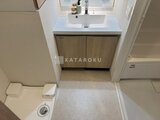 クレアティフ三軒茶屋 洗面台とトイレが隣接したコンパクトな水回り空間