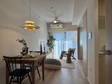 クレアティフ三軒茶屋 天然木のダイニングテーブルとリビングが一体となった開放的な空