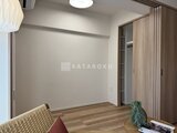 クレアティフ三軒茶屋 明るい照明が届く落ち着いたリビングダイニング空間