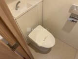 クレアティフ三軒茶屋 温水洗浄便座付きの清潔感のあるトイレ空間