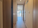 クレアティフ三軒茶屋 廊下から居室へと続く開放的な通路空間