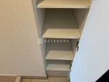 クレアティフ三軒茶屋 棚板がたっぷり収納できるクローゼット内部