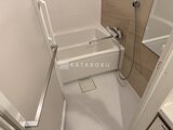 クレアティフ三軒茶屋 白を基調とした清潔感のあるバスルーム