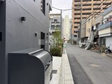 モノリス錦糸町 外観と歩道。