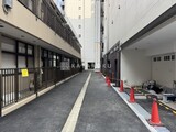 アーバネックス日本橋茅場町 歩道と外観。