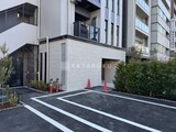グランエール西日暮里ノース 外観と敷地内写真。