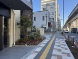 プレディアコート西日暮里 歩道とエントランス。