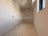 プレディアコート西日暮里 エアコンと窓がある明るい洋室