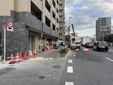 ラグゼナ北千住2 外観と前面道路。