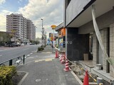 ラグゼナ北千住2 外観と歩道。