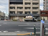 ラグゼナ北千住2 外観と前面道路。