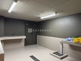 ラグゼナ北千住2 落ち着いた色調でまとめた共用部の管理室
