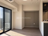 ラグゼナ北千住2 明るく開放的なリビングダイニングと洋室への動線が広がる空間