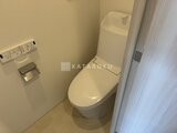 ドゥーエ王子神谷 温水洗浄便座付きのモダンなトイレ空間