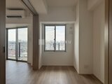 ドゥーエ王子神谷 大きな窓から陽光が入る開放的なリビングダイニング