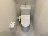 ステラテラス 温白色照明で明るく整えたトイレ空間