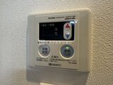 ステラテラス 壁に設置されたノーリツ製の給湯器リモコン