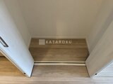 ステラテラス 木目調フローリングの玄関から室内へと続く開放的な空間