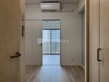 ステラテラス 明るい採光が入るリビングから洋室へ続く空間、エアコン完備
