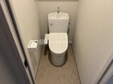ステラテラス 温水洗浄便座付きのモダンなトイレ空間