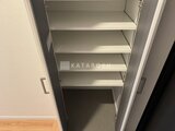 ステラテラス 複数の棚板が備わったクローゼット内部の様子