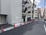 ブリリアイスト錦糸公園 外観と前面道路写真。