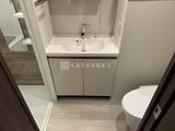 リビオメゾン湯島 白を基調とした清潔感のあるトイレと洗面台のコーナー