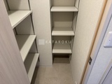 リビオメゾン湯島 可動棚がたくさんついた収納スペース