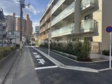 ミレーネ滝野川 外観前面道路写真。