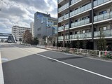 ウエリスアーバン住吉イースト 外観前面道路写真。