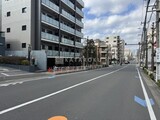 ウエリスアーバン住吉イースト 外観前面道路写真。
