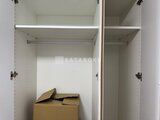 リビオメゾン浅草雷門 可動棚付きのゆとりのある収納スペース